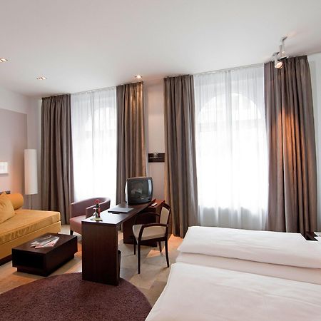 Burns Art Hotel Dusseldorf Room photo