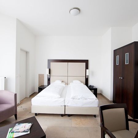 Burns Art Hotel Dusseldorf Room photo