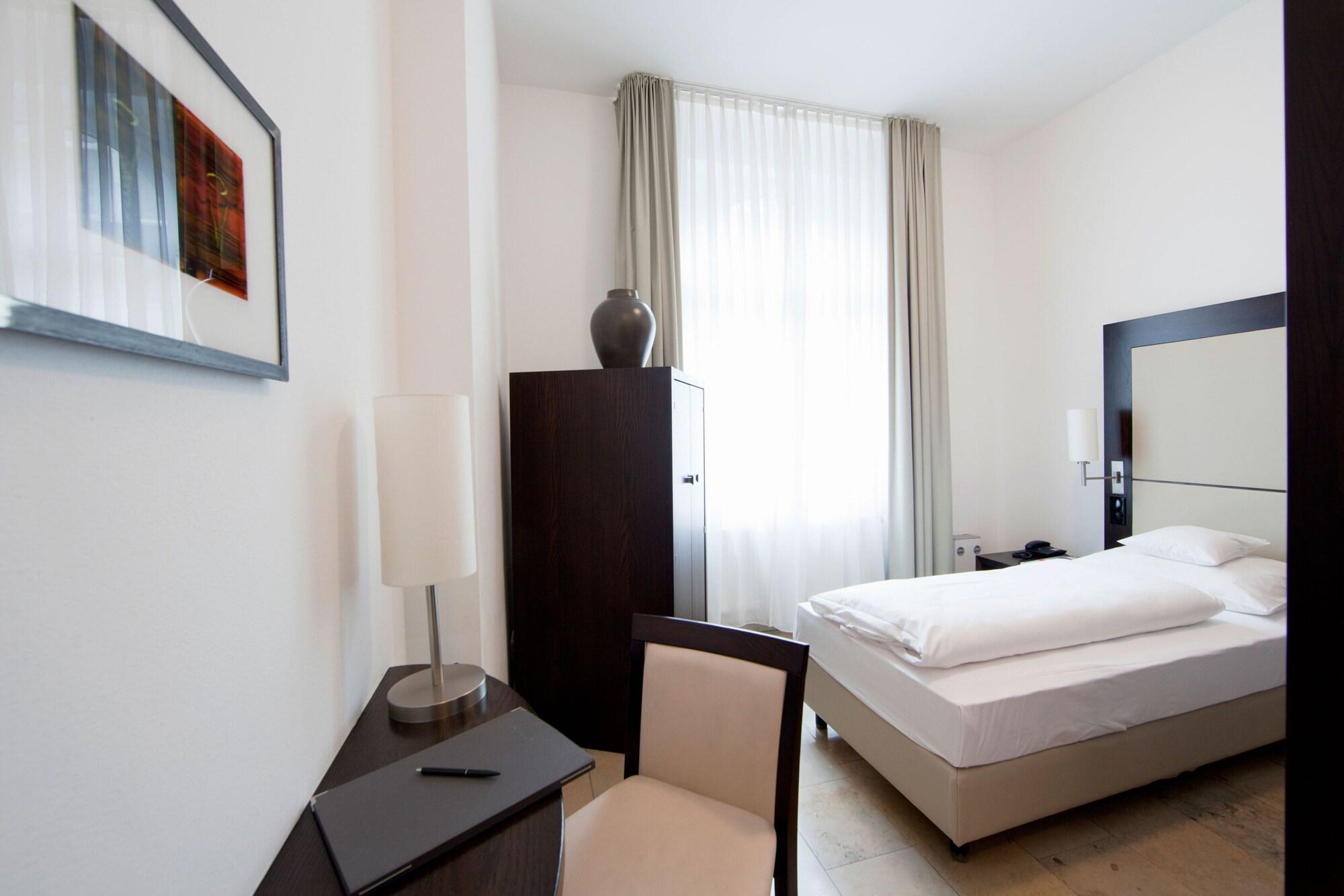 Burns Art Hotel Dusseldorf Exterior photo