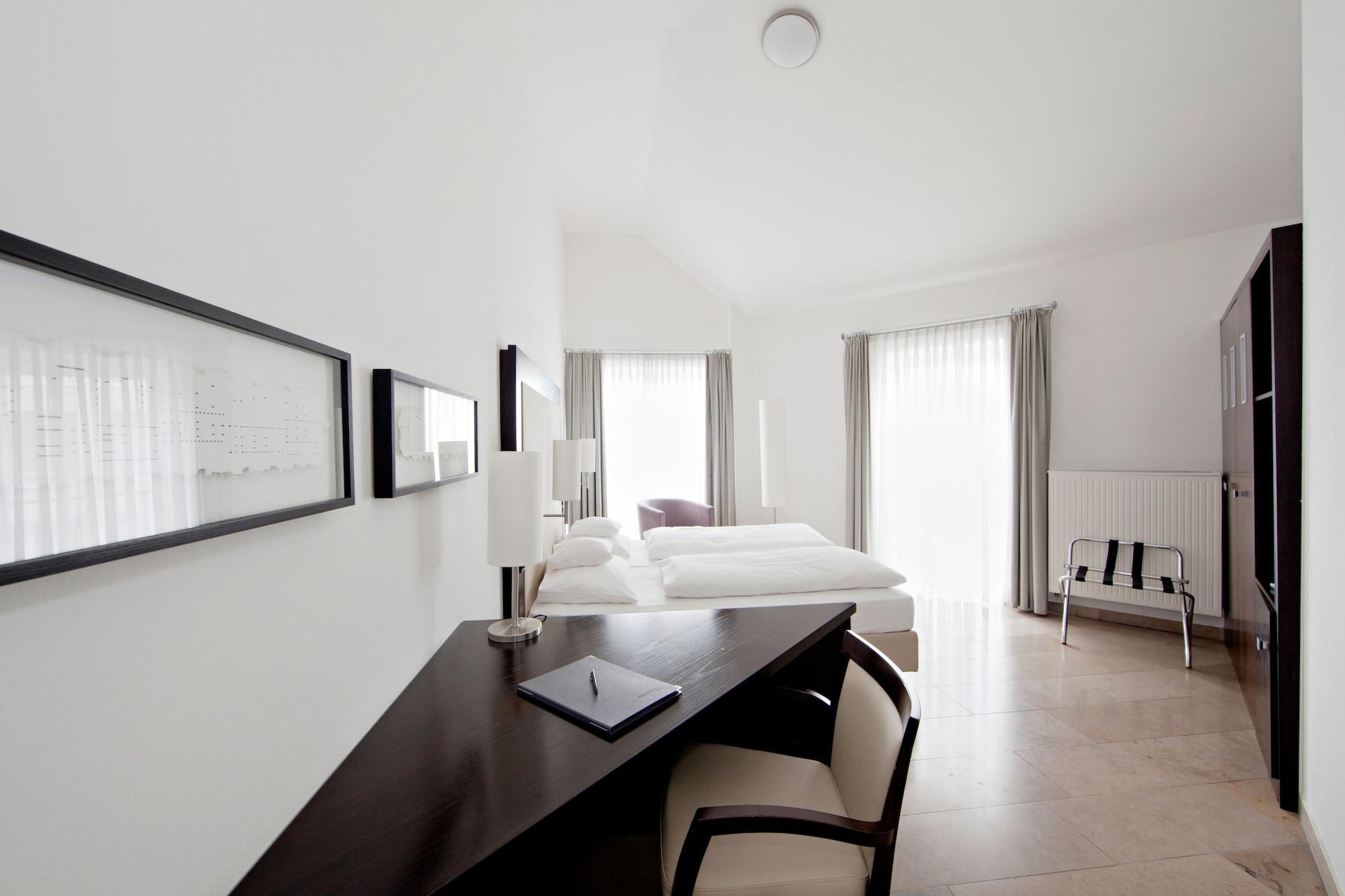 Burns Art Hotel Dusseldorf Exterior photo