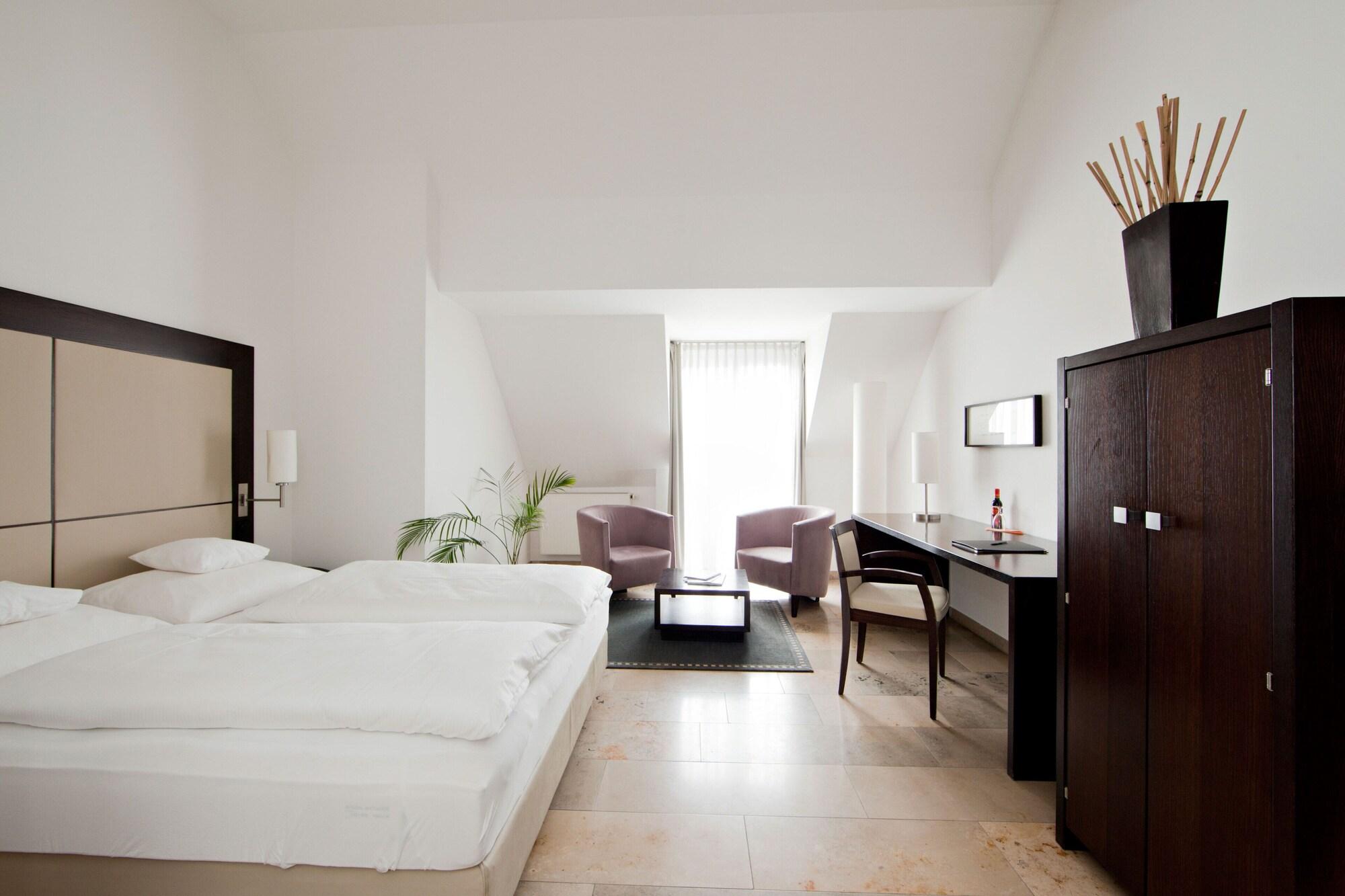 Burns Art Hotel Dusseldorf Room photo