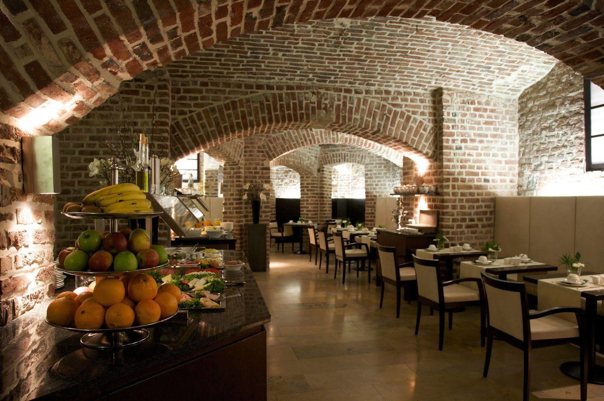 Burns Art Hotel Dusseldorf Restaurant photo