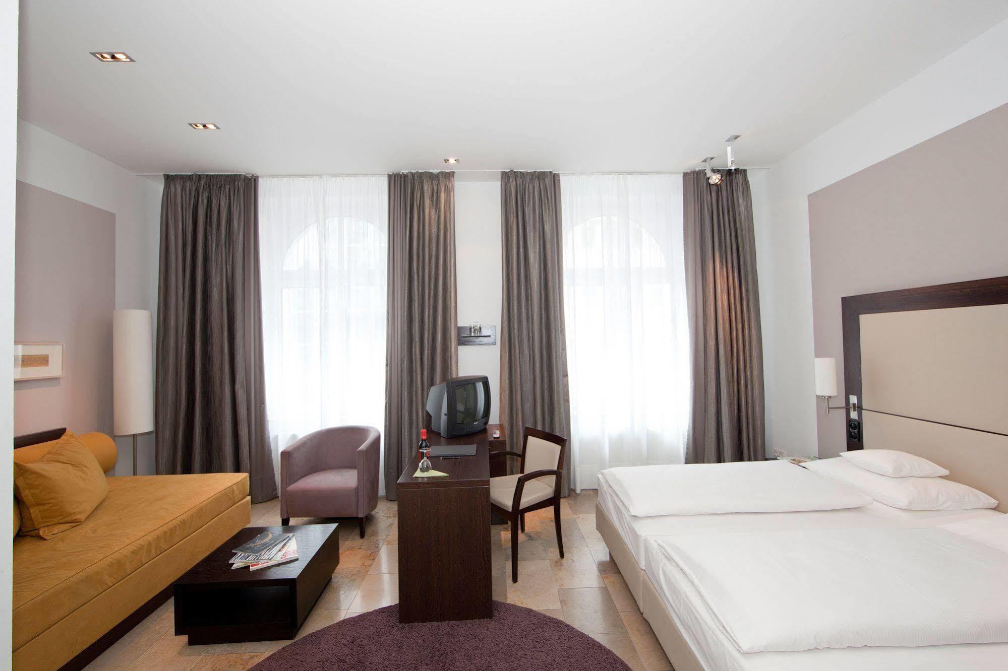 Burns Art Hotel Dusseldorf Exterior photo